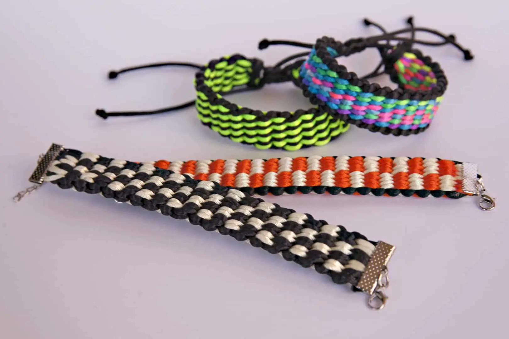 4 diseños de pulseras kumihimo para telar cuadrado